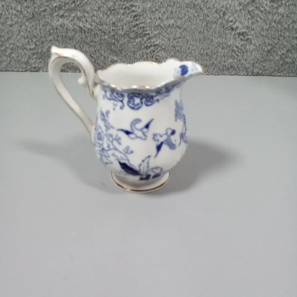 Royal Albert Blue Willow Creamer Vintage Crown China England Gold Trim Pagoda‎